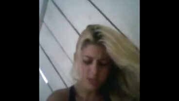 অল্প বয়সী মেয়ের তার প্যান্টে কয়েকটি কৌশল রয়েছে চোদাচুদির ভিডিও বাংলা